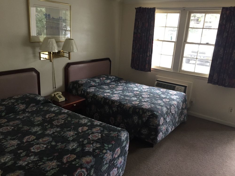 Stratford Motor Lodge Falls Church Ngoại thất bức ảnh