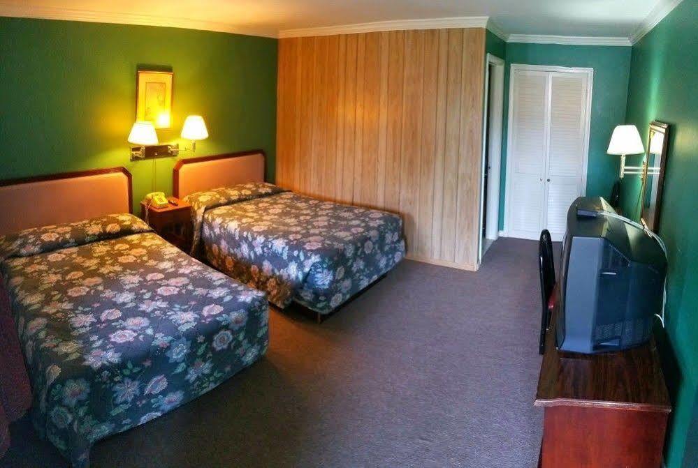 Stratford Motor Lodge Falls Church Ngoại thất bức ảnh
