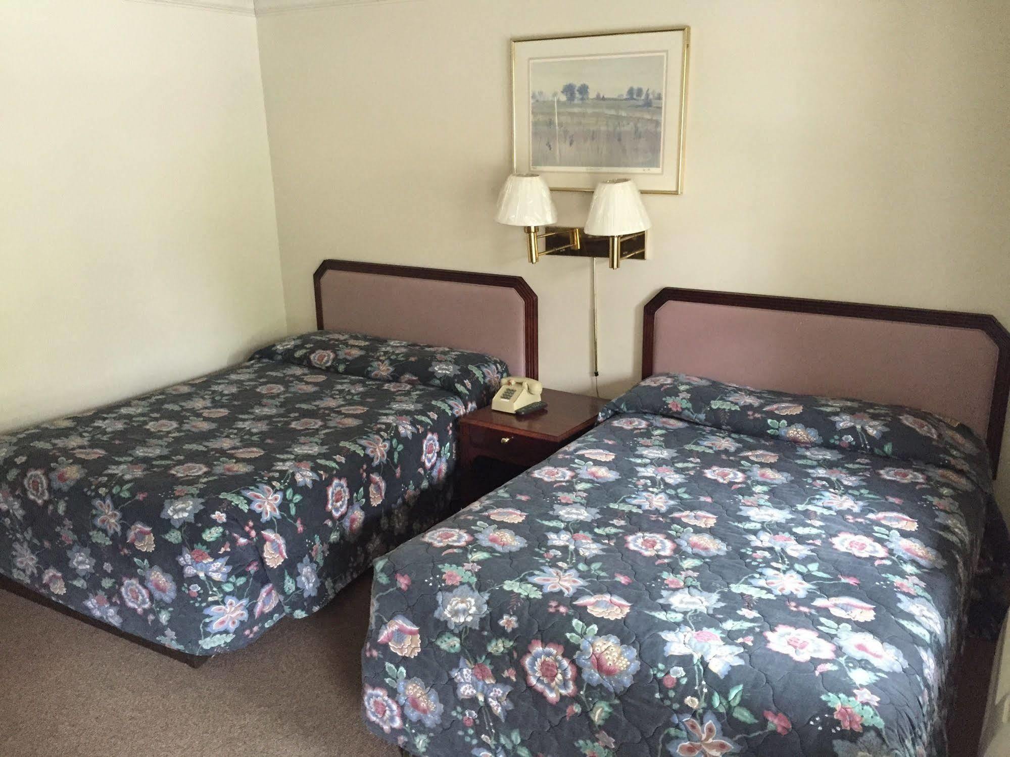 Stratford Motor Lodge Falls Church Ngoại thất bức ảnh
