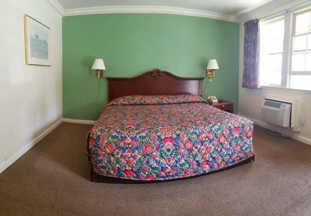 Stratford Motor Lodge Falls Church Ngoại thất bức ảnh